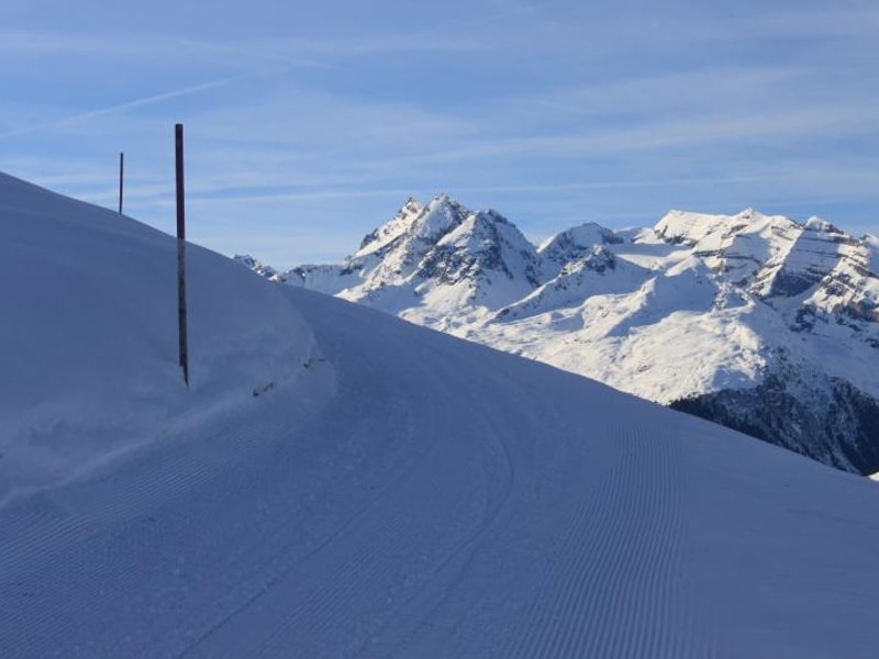Geschichte: Panoramatour Kartitscha - Cuolm Sura - Bündner Rigi - Morissen/Vella