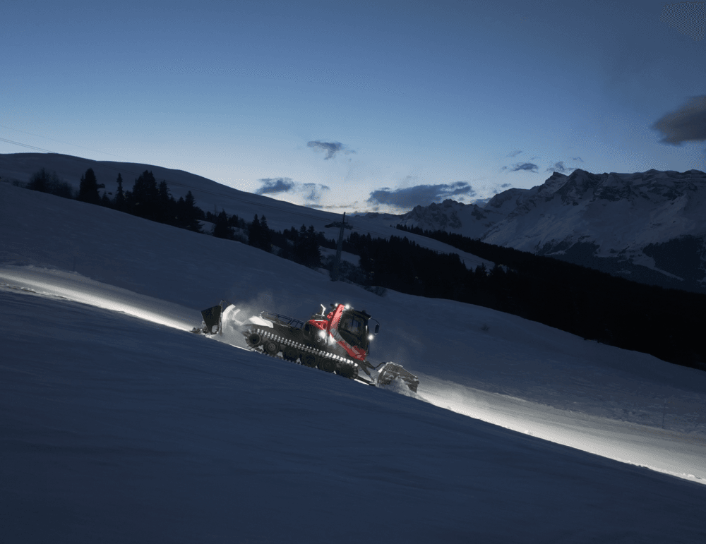 Pistenbulli bei den Bergbahnen Obersaxen Mundaun Val Lumnezia